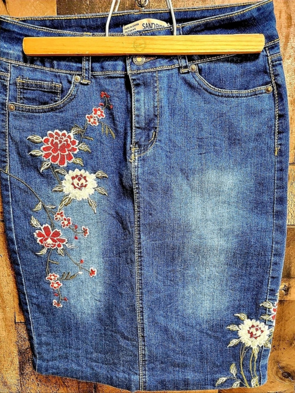 Sandpiper Floral Embroidered Jean Shorts Blue & Red Size 6
